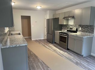 3 Sharon Dr, Fishkill, NY 12524
