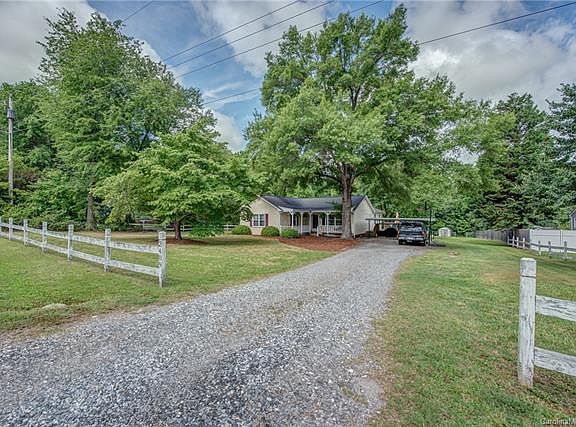 2nd image of 2409 Crestview St