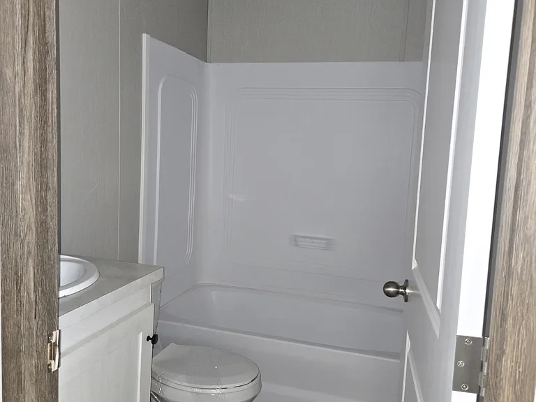 1208 Orient Ave — Photo 28