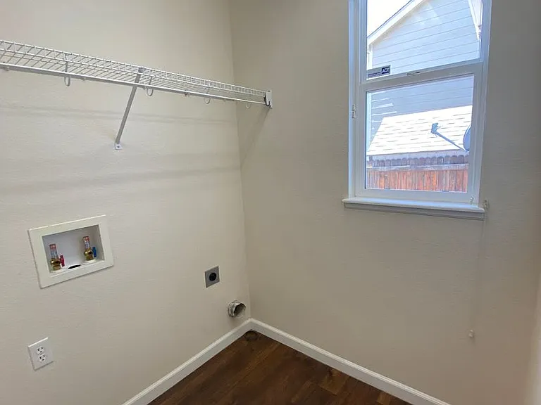 7605 Dobbs Dr — Photo 14