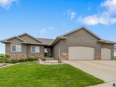901 N Stone Cir, Brandon, SD, 57005