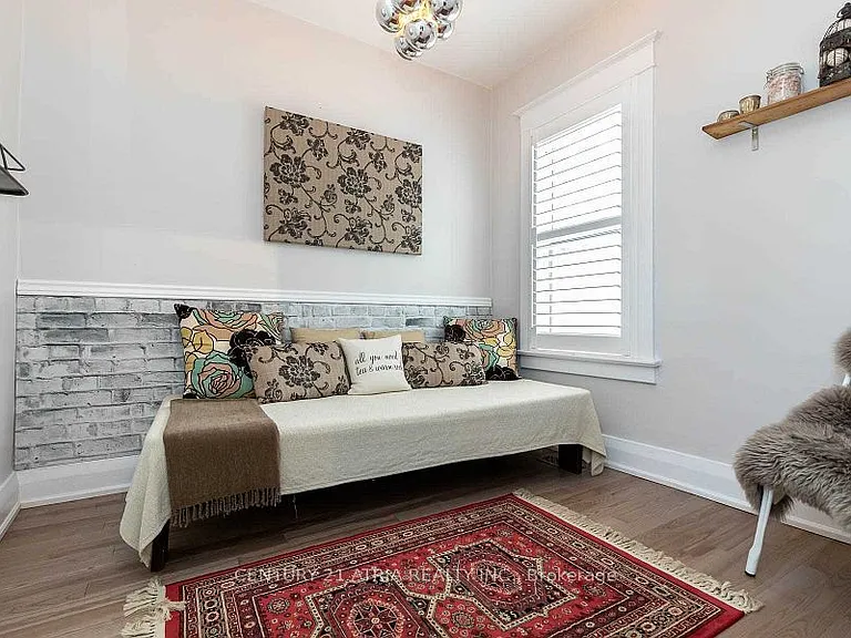 639 Mortimer Ave — Photo 2