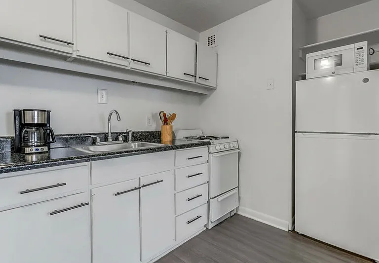 311 W Franklin St #STUDIO — Photo 6