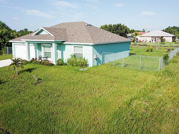 Entire yard fenced in