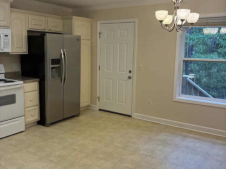820 Deer Trail Ln — Photo 5