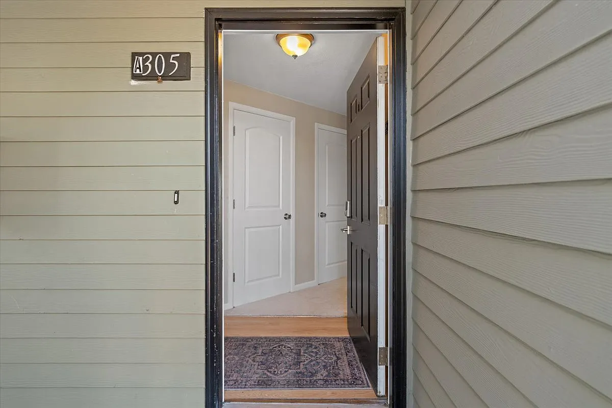 2 bed, 1057 sqft, $2,300 — Photo 4