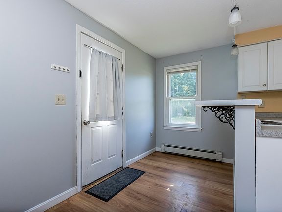 5th image of 35 Sterling Drive