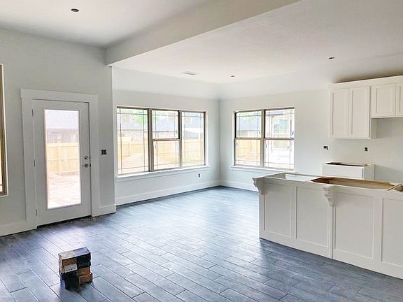5th image of 804 Carley Dr