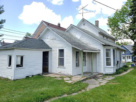 2nd image of 146 Dean St NE