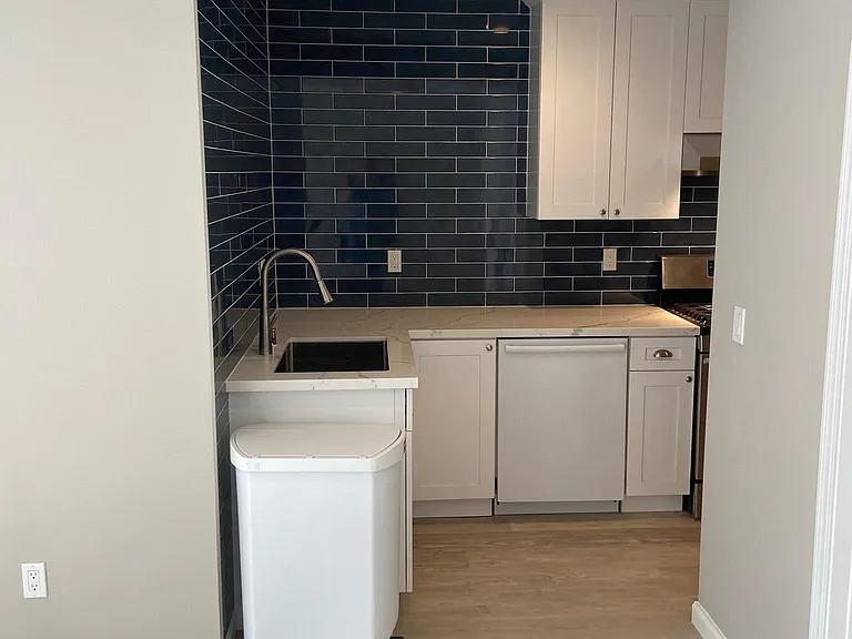 2088 Bush St — Photo 16
