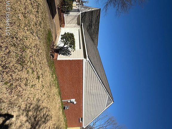 3rd image of 7190 Dunbarton Dr