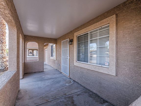 2nd image of 1117 E Love St