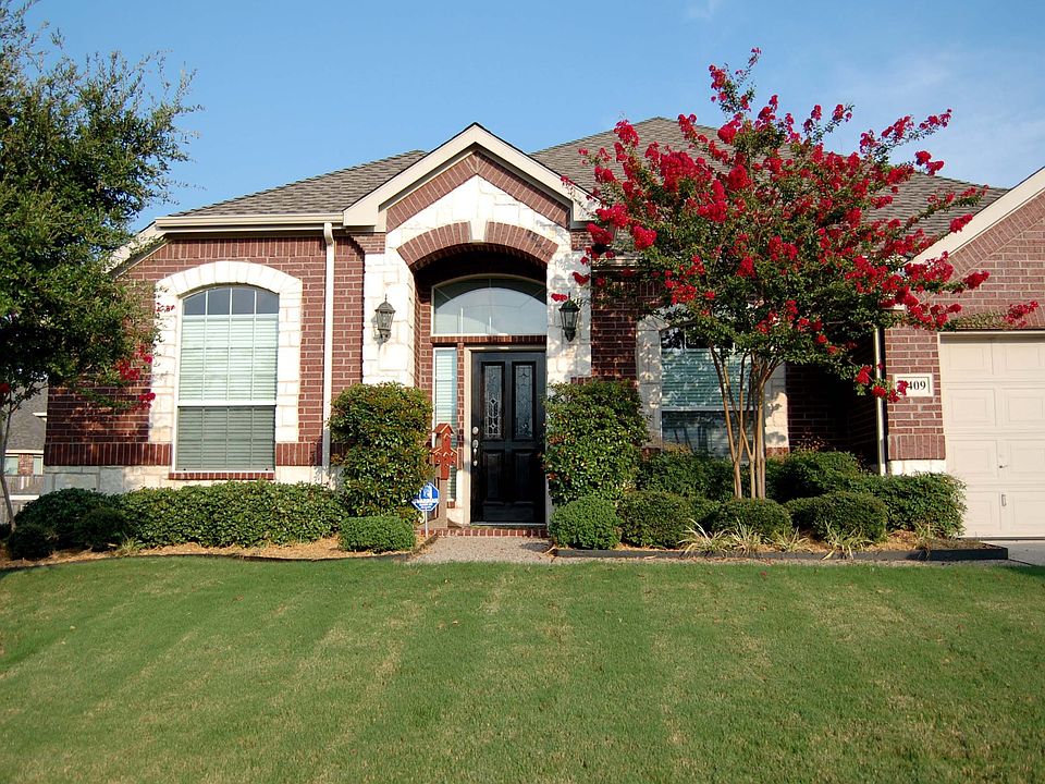 1st image of 2409 Warwick Cir