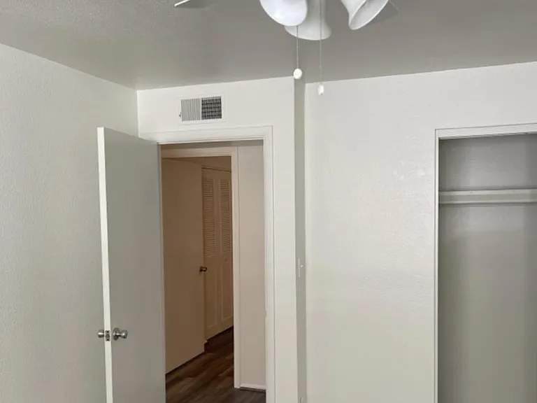 523 E Roanoke Ave #A — Photo 12