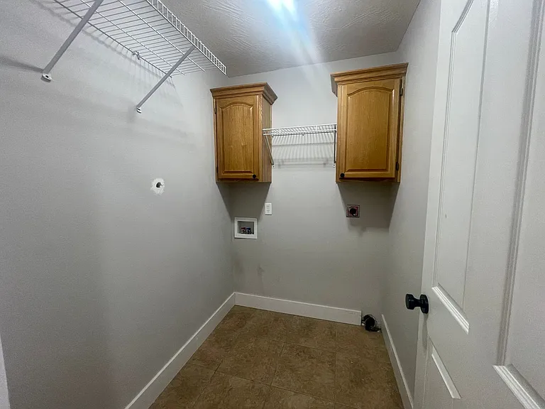 772 E Weller Ct — Photo 12