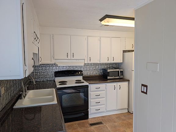 3rd image of 908 N Matterhorn Rd