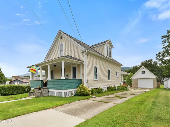 51 Crotteau St, Adams, MA 01220