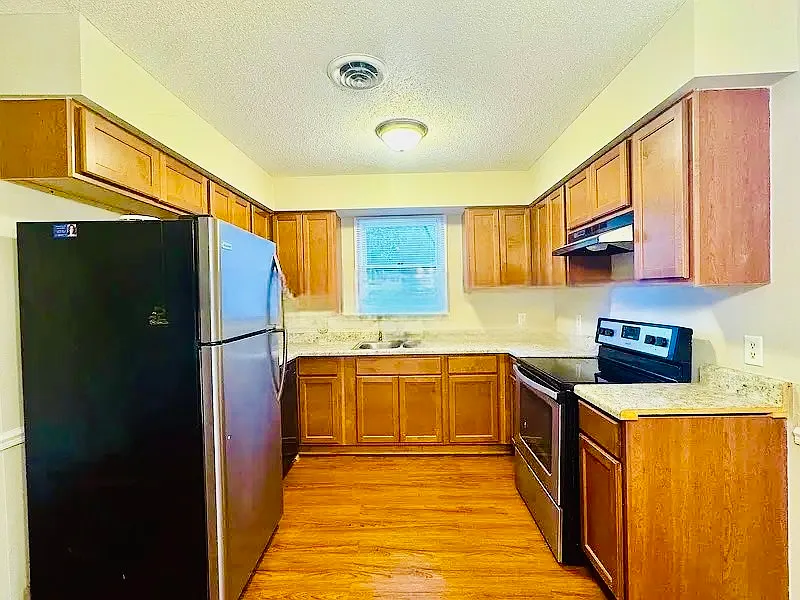 2 bed, 1.5 bath, 1242 sqft, $1,400 — Photo 4