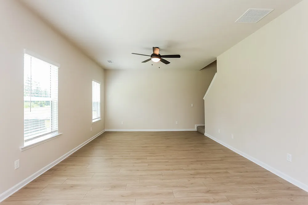 4 bed, 2.5 bath, 2231 sqft, $2,205 — Photo 4