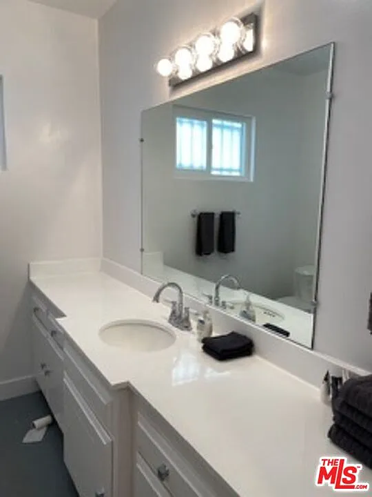 3 bed, 2.0 bath, 3290 sqft, $11,000 — Photo 4