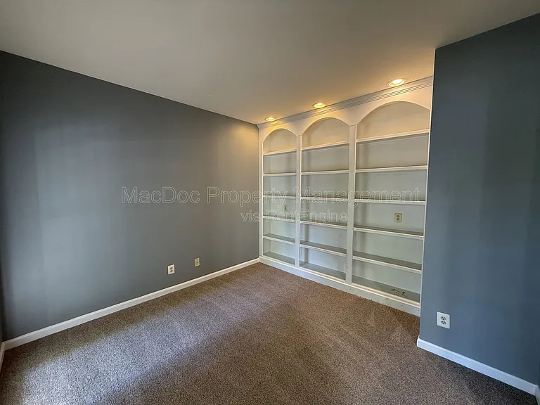 10500 Westfield Ln — Photo 9