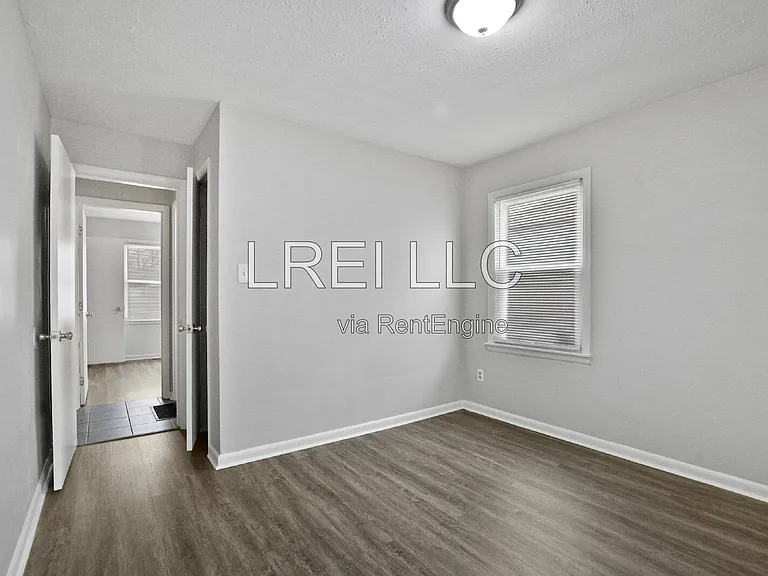 2404 Thomas Ave — Photo 6