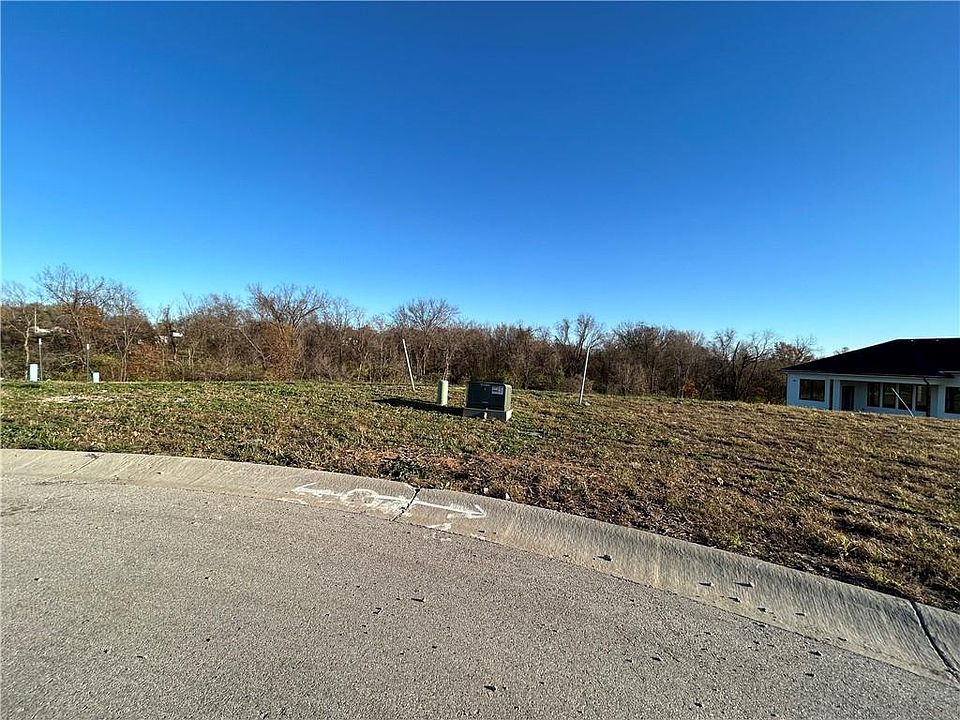 1st image of 704 NE Pavilion Dr