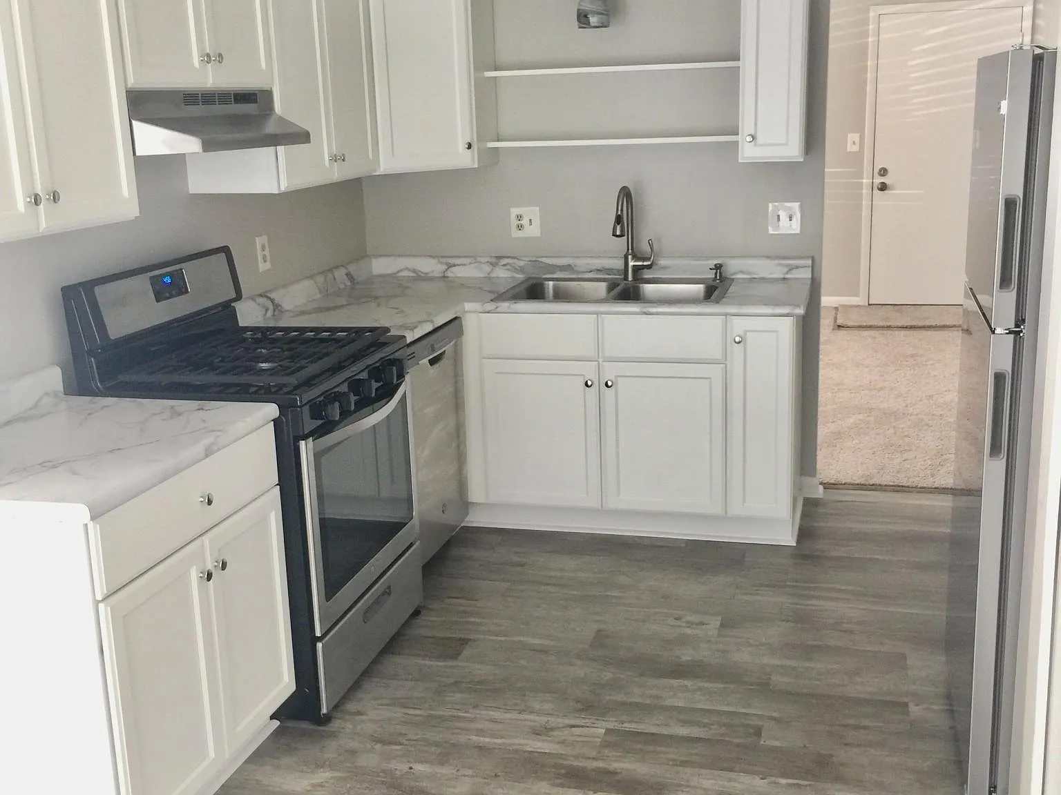 2 bed, 900 sqft, $1,300 — Photo 3