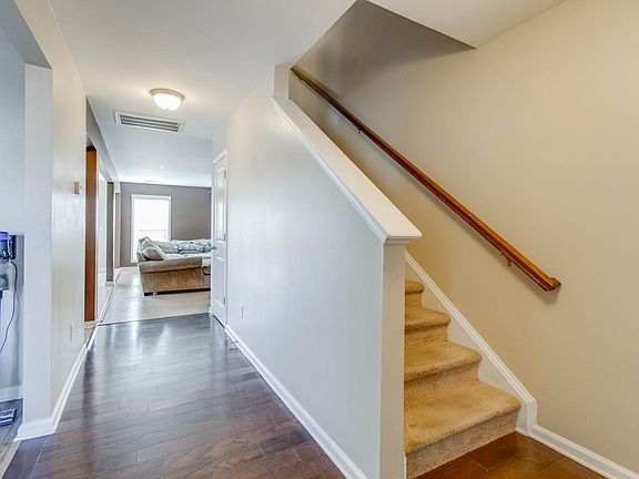 3rd image of 123 Castlefield Dr