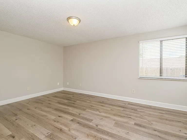 7511 Breezewood Ct — Photo 8