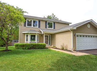 1679 Pinetree Dr, Gurnee, IL 60031