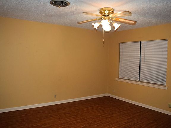 5th image of 210 W Greenfield Dr