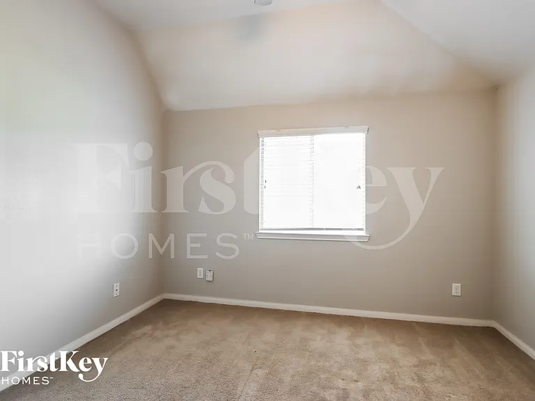 19107 Crystola Park — Photo 12
