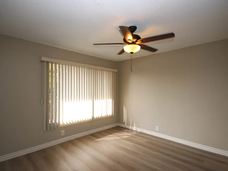 976 E Villa St #11 — Photo 10