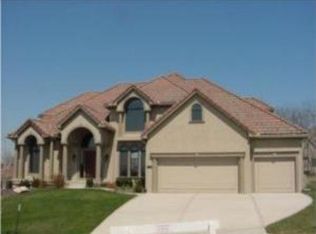 9643 Pickering St, Shawnee, KS 66227