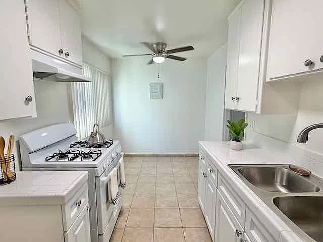 Studio, 400 sqft, $1,795 — Photo 2