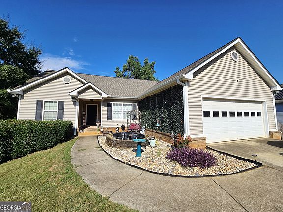 3rd image of 209 Clearwater Dr