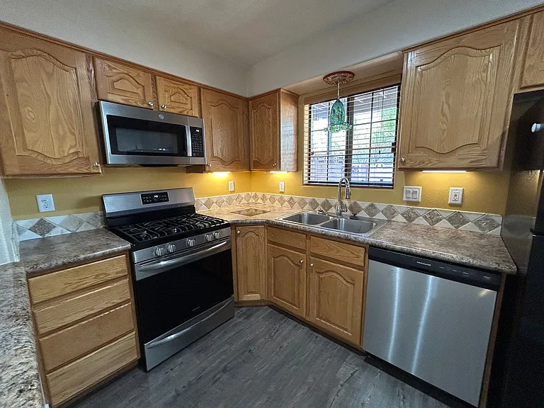 1045 N 1725 W — Photo 10