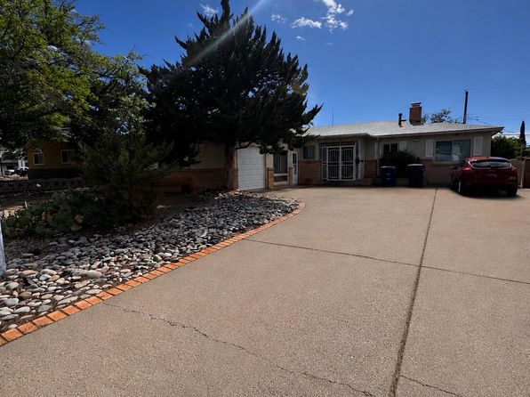1205 Valencia Dr NE