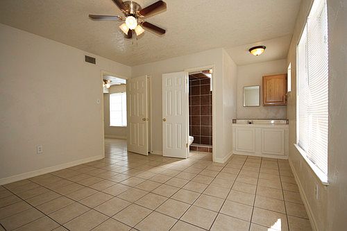 4th image of 125 Victor St APT 1