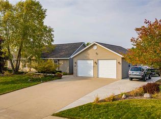 119 Cardinal Ln, Fall River, WI 53932