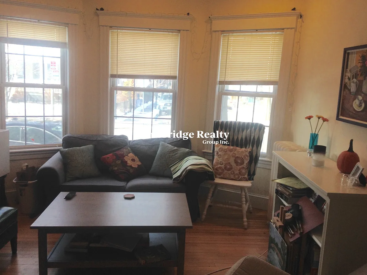 Building Photo - 154 Magazine St #1T