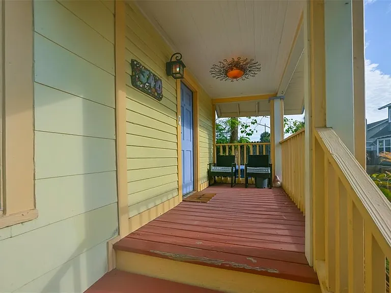 340 Moffett Ct N — Photo 18
