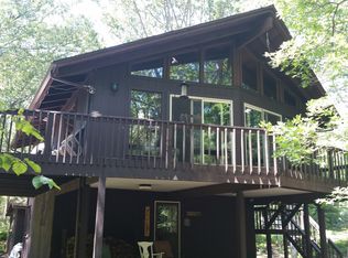 102 Pine Grove Cir, Milford, PA 18337