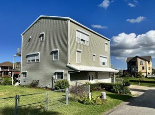 7 S Skimmer St, La Marque, TX 77568
