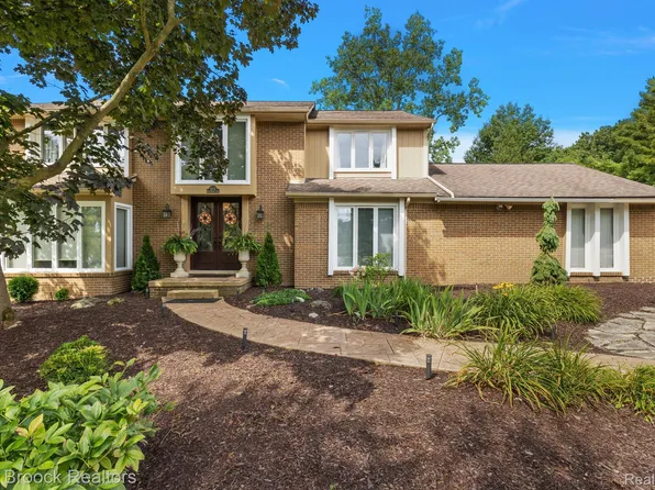 4222 Barn Meadow Ln, West Bloomfield, MI 48323