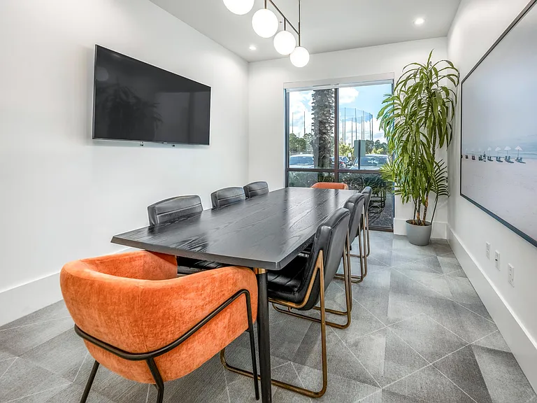 Essex Luxe Apartments — Photo 39