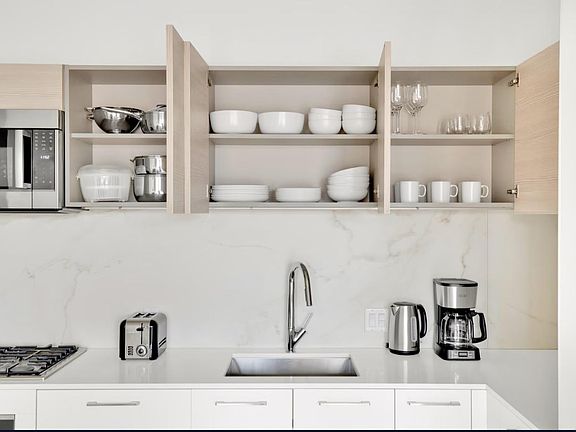 5th image of 628 S Clark St #4C