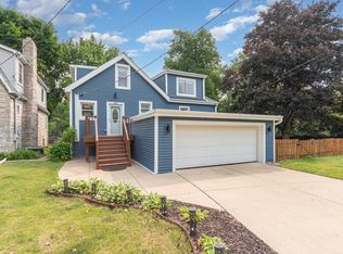 1237 Fox River Dr, Algonquin, IL 60102