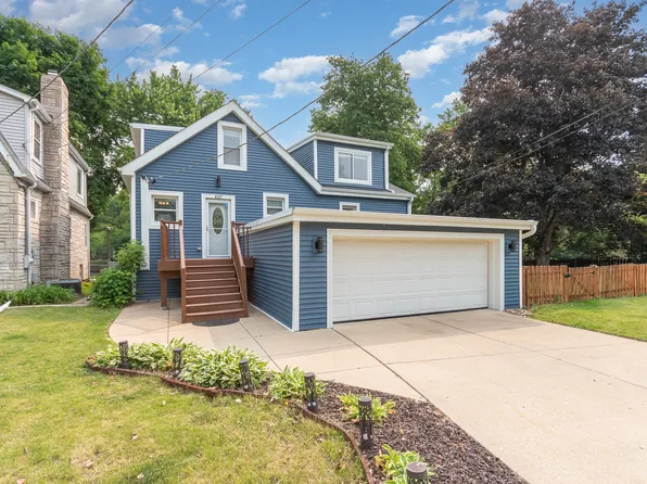 1237 Fox River Dr, Algonquin, IL 60102